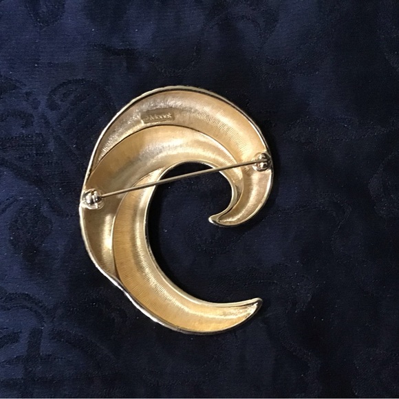 Vintage Monet Brooch - Picture 2 of 4